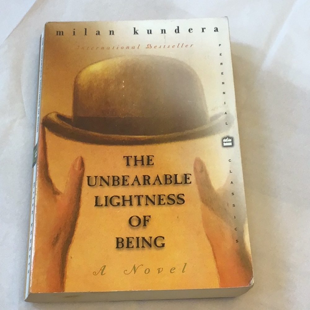 🏖️2/6.00🏖️ SaleThe Unbearable Lightness of Being , a novel paperback, vintage,